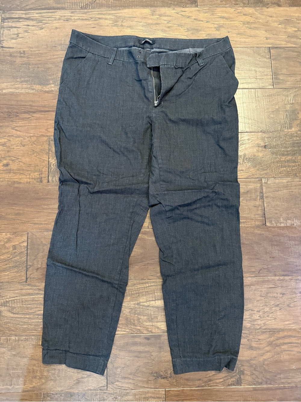 Arc'teryx Women's Straight-Leg Pants in Charcoal